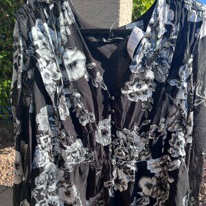 NWT SZXL  White House Black Market Long Sleeve Detail Burnout Blouse